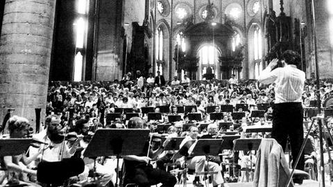 Eliahu Inbal und das Radio-Sinfonie-Orchester Frankfurt 1983 in der Kirche Santi Giovanni e Paolo in Venedig