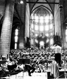 Eliahu Inbal und das Radio-Sinfonie-Orchester Frankfurt 1983 in der Kirche Santi Giovanni e Paolo in Venedig